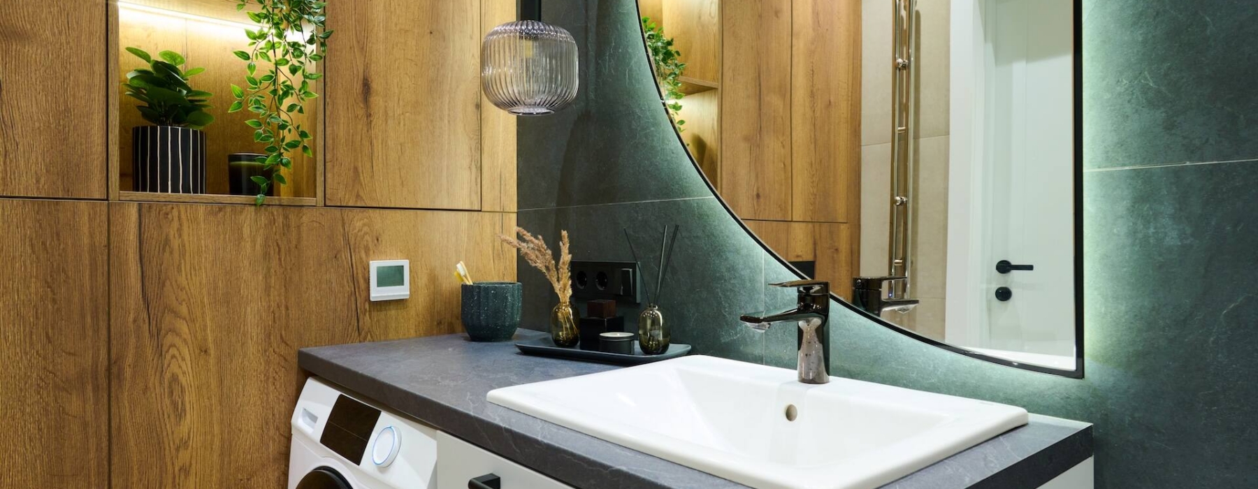 Łazienka 2m2 z pralką – jak urządzić? Poradnik