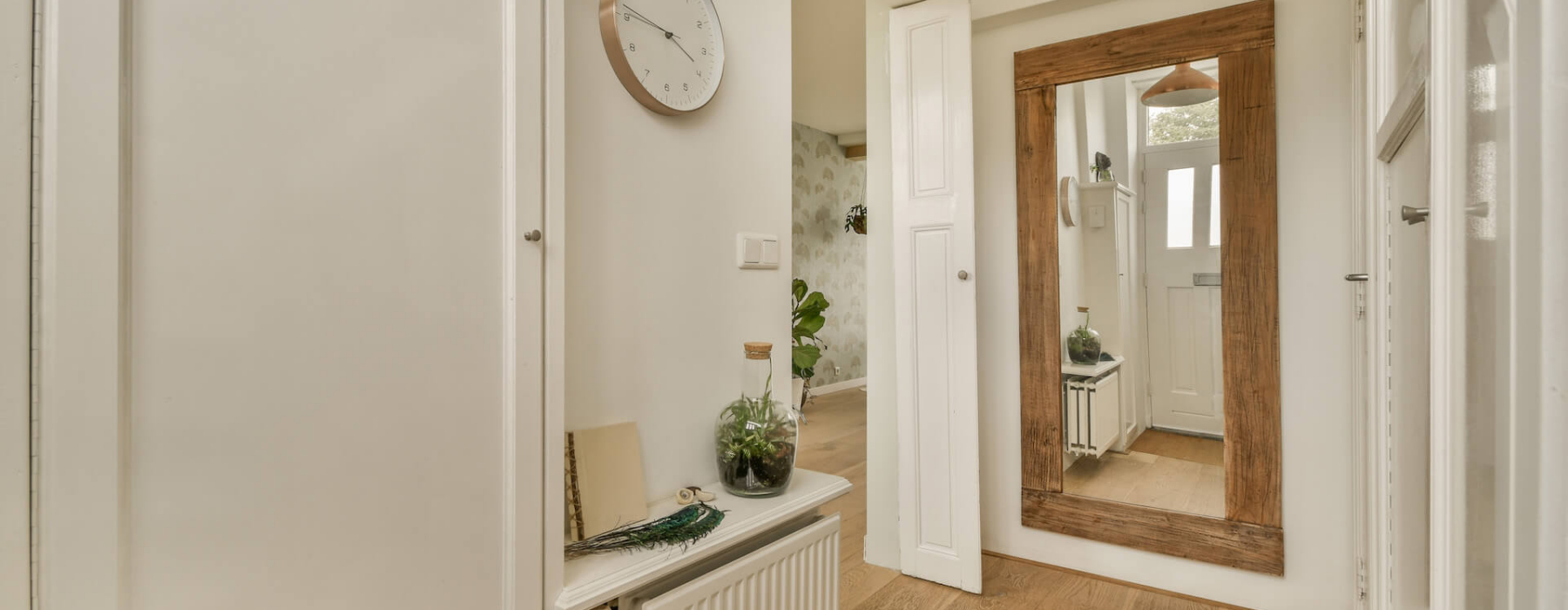 Wąski przedpokój w bloku – zdjęcia inspiracji